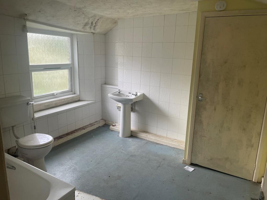 Lot: 6 - HOUSE FOR IMPROVEMENT - Bathroom with W.C. and wash basin